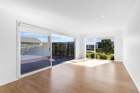 Photo of property in 10 Wentworth Lane, Waiwhakaiho, New Plymouth, 4312