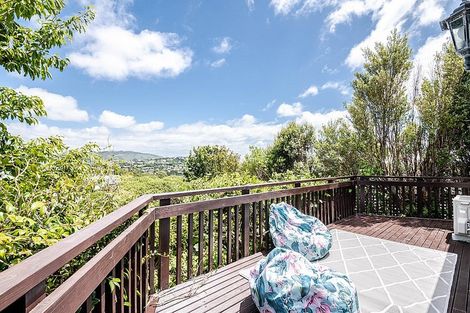 Photo of property in 19 Alder Place, Newlands, Wellington, 6037