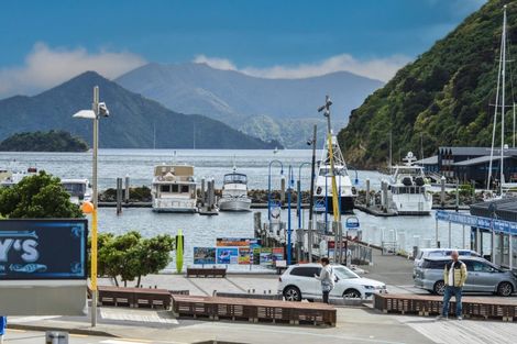 Photo of property in 11-19 Wellington Street, Picton, 7220