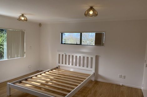 Photo of property in 1/4 Mossop Rise, Glenfield, Auckland, 0629