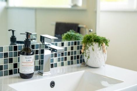 Photo of property in 18 Beverly Place, New Lynn, Auckland, 0600