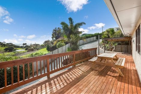Photo of property in 19 Seaview Road, Cable Bay, 0420