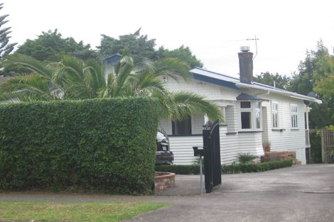 Photo of property in 41 Rimu Street, New Lynn, Auckland, 0600