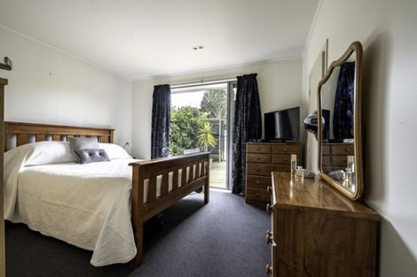 Photo of property in 1 Long Beach Road, Russell, 0202