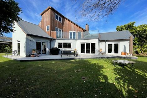 Photo of property in 15 Russell Drive, Oakura, 4314