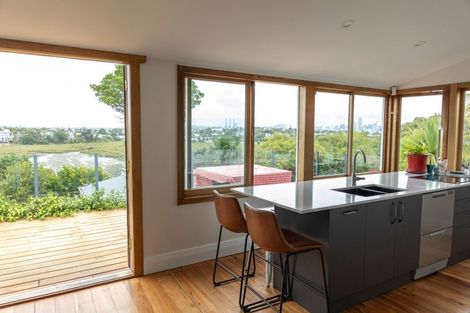 Photo of property in 39 Ngataringa Road, Devonport, Auckland, 0624