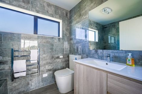 Photo of property in 2/26 Long Bay Drive, Torbay, Auckland, 0630