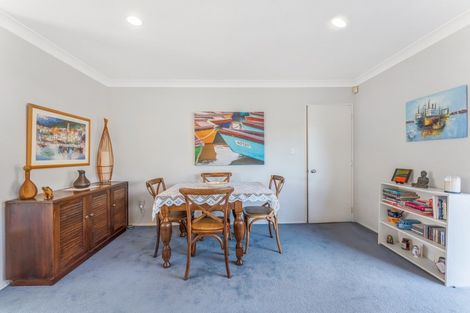 Photo of property in 1/8 Solana Court, Botany Downs, Auckland, 2010