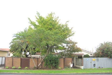 Photo of property in 2/50 Casuarina Road, Half Moon Bay, Auckland, 2012