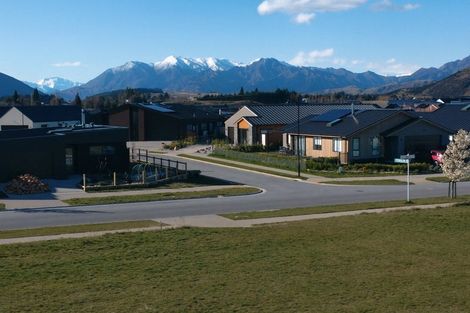 Photo of property in 10 Doug Ledgerwood Drive, Wanaka, 9305