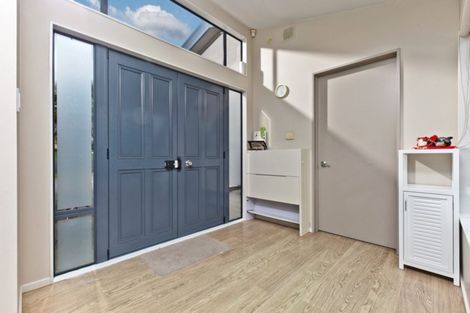 Photo of property in 28 Crimson Park, Oteha, Auckland, 0632