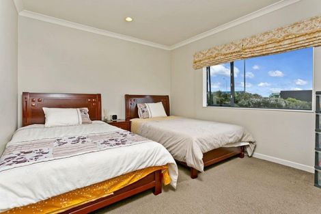 Photo of property in 13 Spoonbill Place, Unsworth Heights, Auckland, 0632