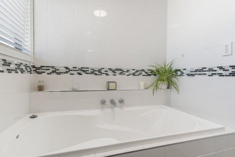 Photo of property in 8 Home Street, Winton, 9720