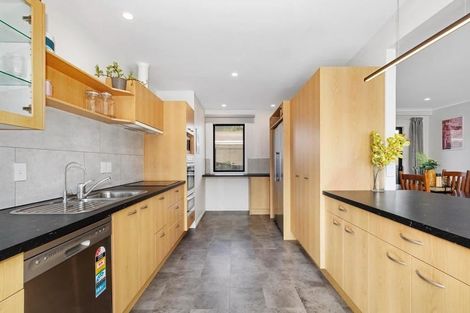 Photo of property in 31 Rewarewa Crescent, Waikanae, 5036