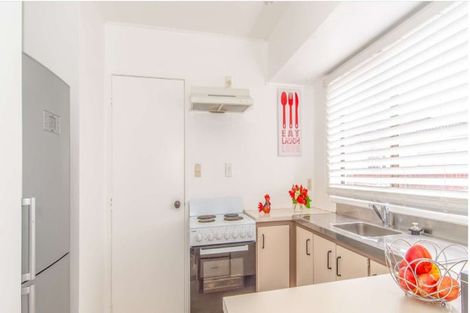 Photo of property in 2/4 Tyndrum Place, Highland Park, Auckland, 2010