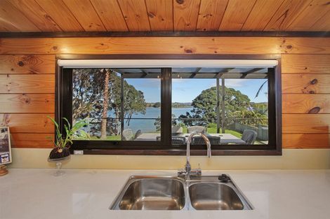 Photo of property in 100 Wharf Road, Clarks Beach, Pukekohe, 2679