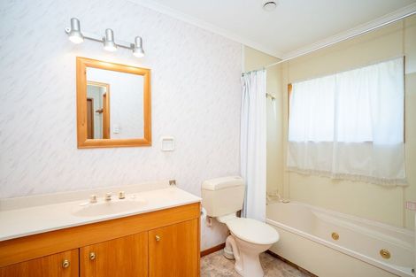 Photo of property in 5 Seville Court, Terrace End, Palmerston North, 4410