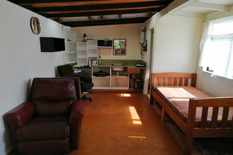 Photo of property in 2/328 East Coast Road, Sunnynook, Auckland, 0632