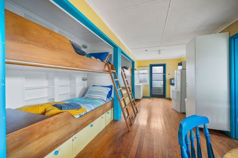 Photo of property in 63 Sea View Road, Baylys Beach, 0377