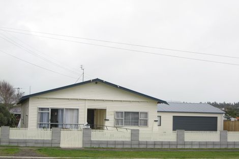 Photo of property in 15 Blake Street, Waitara, 4320