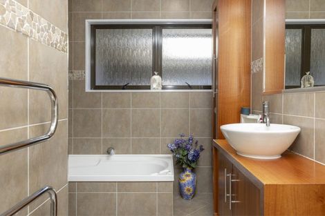 Photo of property in 14 Glen Mohr, Acacia Bay, Taupo, 3385