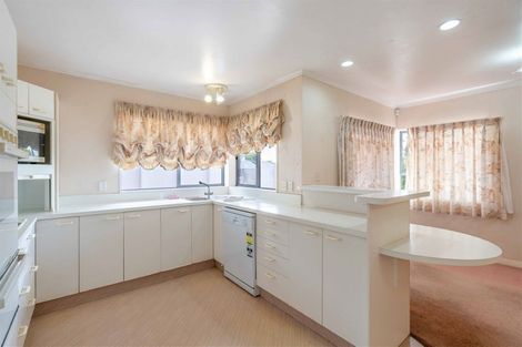 Photo of property in 14 Javelin Place, West Harbour, Auckland, 0618