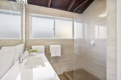 Photo of property in 49b Shanaway Rise, Hillcrest, Auckland, 0627