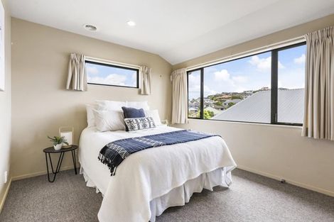 Photo of property in 16 Greenstone Place, Aotea, Porirua, 5024
