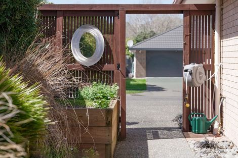 Photo of property in 8 Leanne Way, Waikanae Beach, Waikanae, 5036