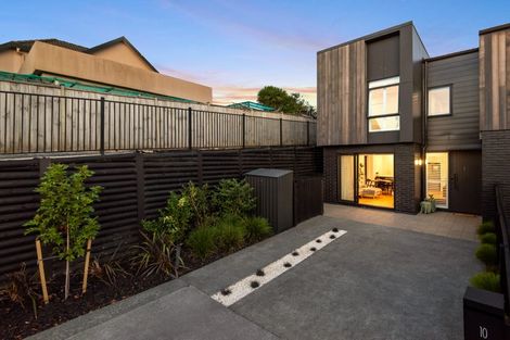 Photo of property in 10 Nga Tutu Place, Belmont, Auckland, 0622