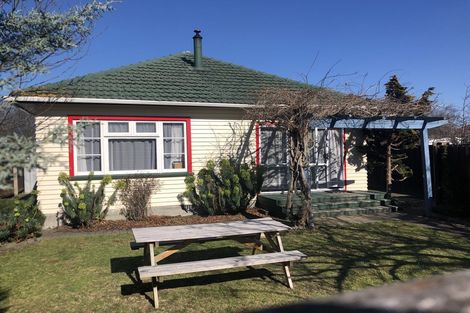 Photo of property in 28 Winters Road, Redwood, Christchurch, 8051