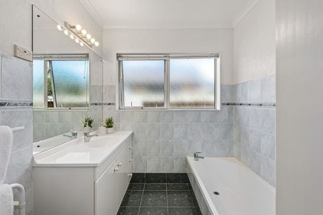 Photo of property in 12 Dan Tori Place, Orewa, 0931