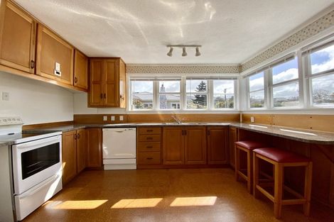 Photo of property in 6 York Avenue, Heretaunga, Upper Hutt, 5018