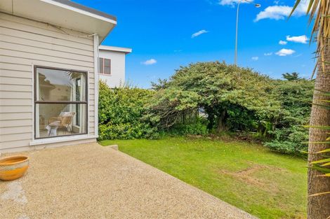 Photo of property in 94 Mana Esplanade, Paremata, Porirua, 5026