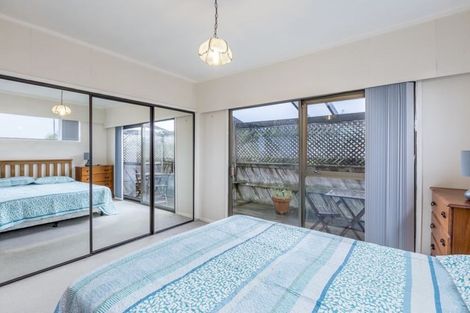 Photo of property in 2/47 James Evans Drive, Northcote, Auckland, 0627