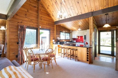 Photo of property in 12 Deakin Place, Clive, 4102