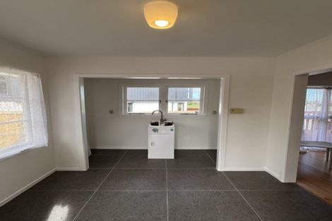 Photo of property in 32 Essex Street, Te Atatu South, Auckland, 0610