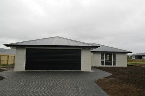 Photo of property in 11 Kahikatea Drive, Kinloch, Taupo, 3377