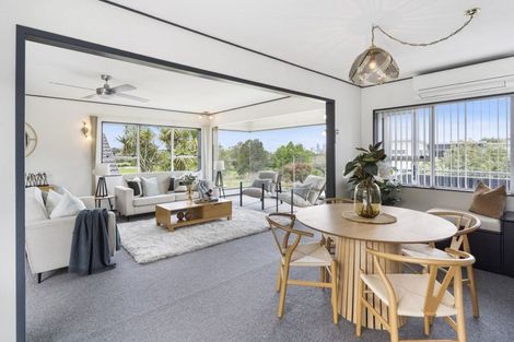 Photo of property in 5 Puawai Place, Northcote, Auckland, 0627