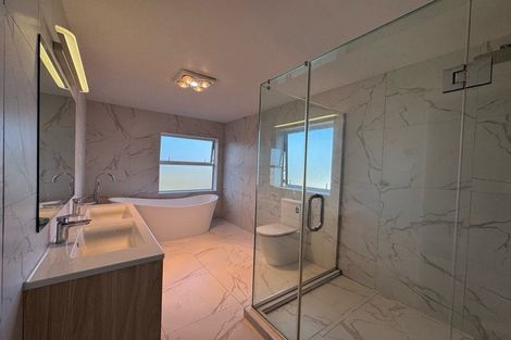 Photo of property in 18 Taurikura Way, Fairview Heights, Auckland, 0632