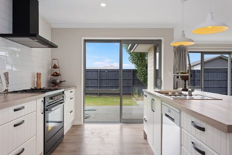 Photo of property in 15 Saint James Place, Rangiora, 7400