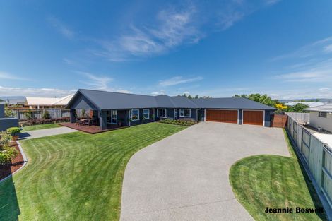 Photo of property in 51 Liberty Grove, Kelvin Grove, Palmerston North, 4414