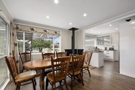 Photo of property in 52 Heretaunga Square, Silverstream, Upper Hutt, 5019