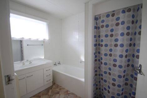 Photo of property in 23 Holland Road, Hillcrest, Auckland, 0627