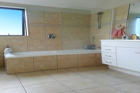 Photo of property in 120e Gowing Drive, Meadowbank, Auckland, 1072