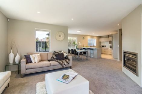 Photo of property in 6 Woodhaven Place, Parklands, Christchurch, 8083