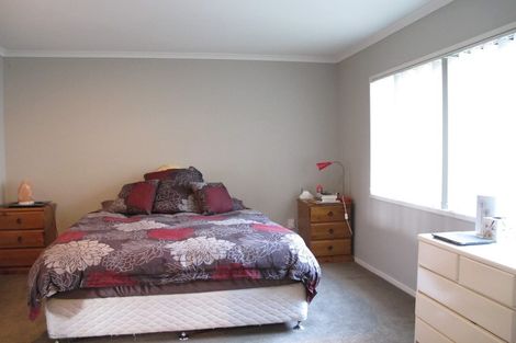 Photo of property in 86 Fields Parade, Oteha, Auckland, 0632