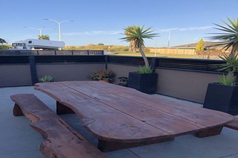 Photo of property in 52 Sunrise Avenue, Mount Maunganui, 3116