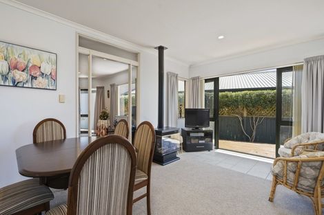 Photo of property in 6 Whalers Rise, Whalers Gate, New Plymouth, 4310