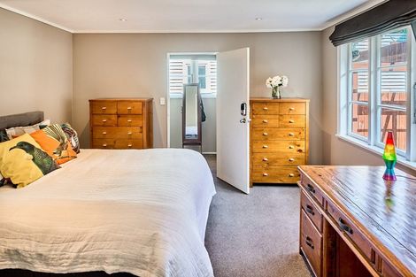 Photo of property in 44 Airlie Road, Plimmerton, Porirua, 5026